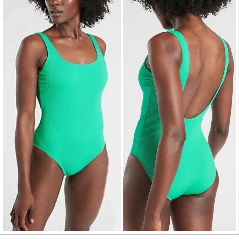 NEW • Athleta • Cloudbreak Scoop One Piece Swimsuit
Ribbed Emerald Green Sm